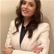 Laureanda in Giurisprudenza con ottime conoscenze in letteratura italiana e latina